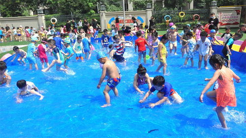 開(kāi)封市社會(huì)救助協(xié)會(huì)組織愛(ài)心企業(yè)到教育悅都幼兒園獻(xiàn)愛(ài)心